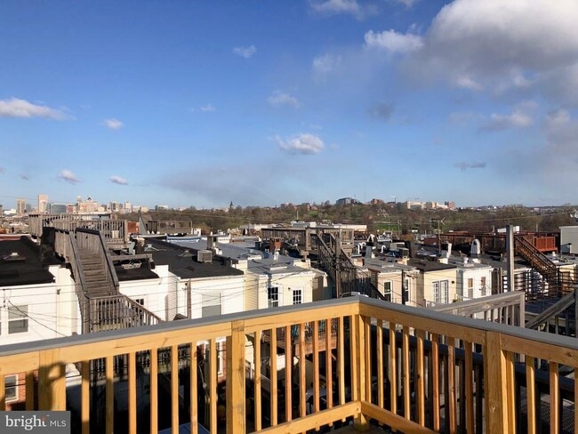 Building Photo - 632 S Decker Ave