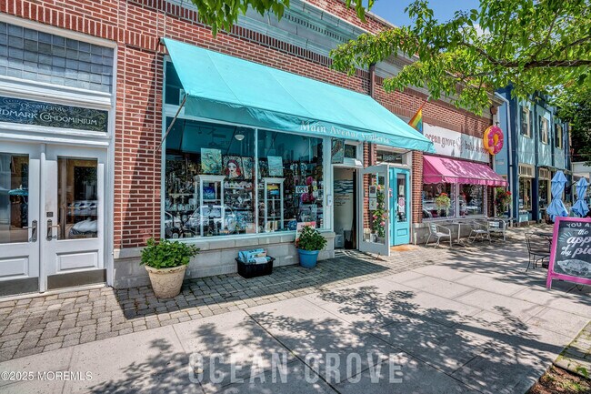 Building Photo - 49 Franklin Ave