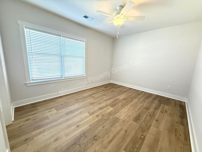 Building Photo - 4BD/4.5BA IN THE RESERVE PHASE II