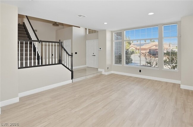 Building Photo - 747 Canyon Crest Dr