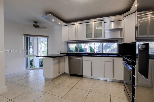 Building Photo - 3920 NE 168th St