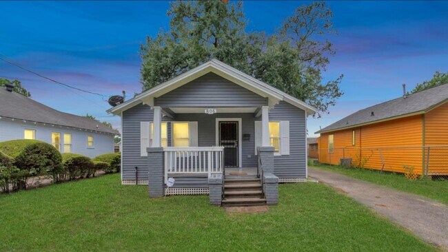 Primary Photo - 806 Caplin St