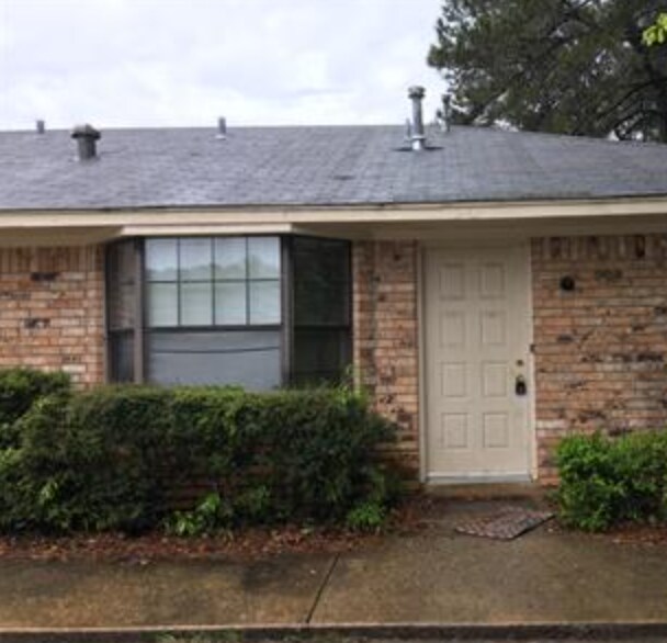 Primary Photo - 1000 Sybil Dr