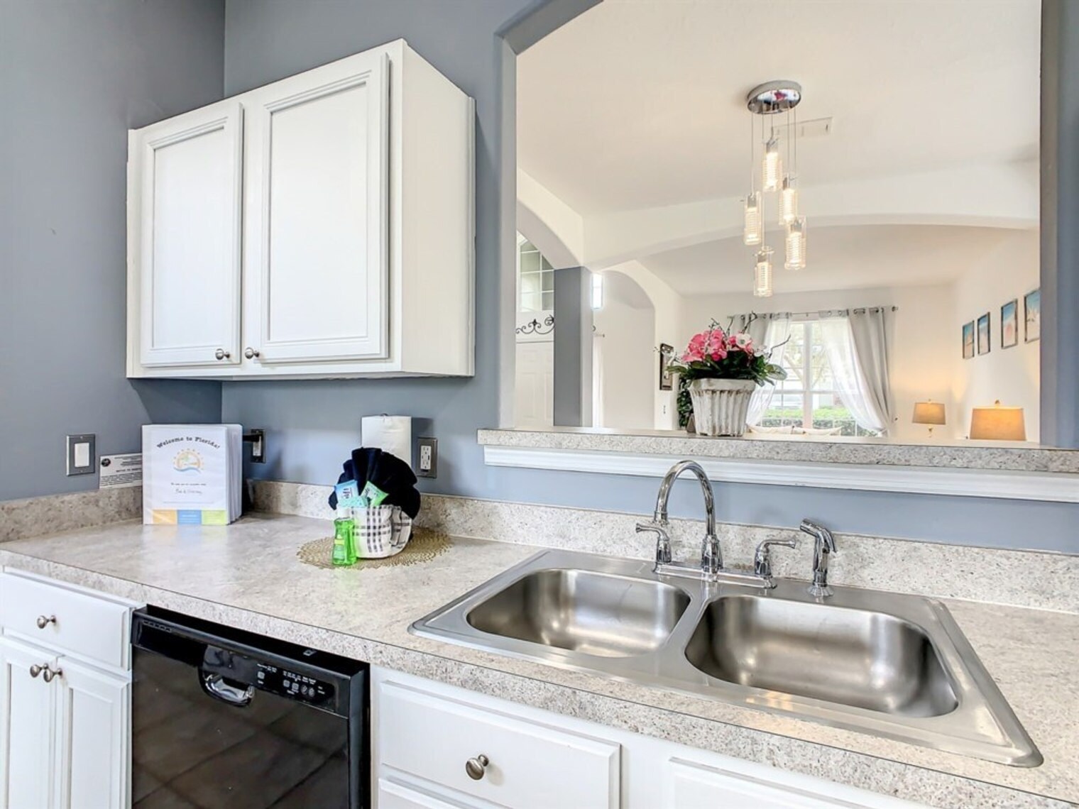 Building Photo - 8627 La Isla Dr