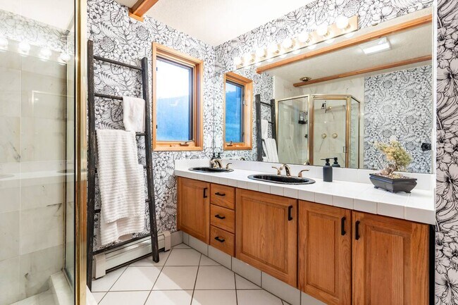 Building Photo - 3995 Nordic Valley Dr