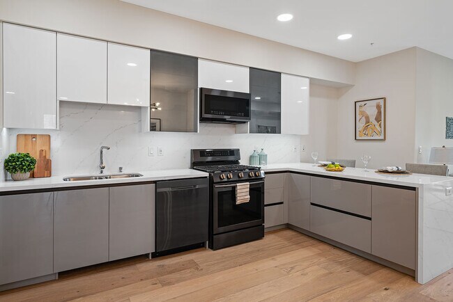 Kitchen - 820 S Wilton Pl