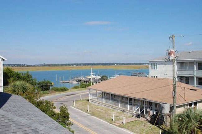 Building Photo - 8 Sunset Ave