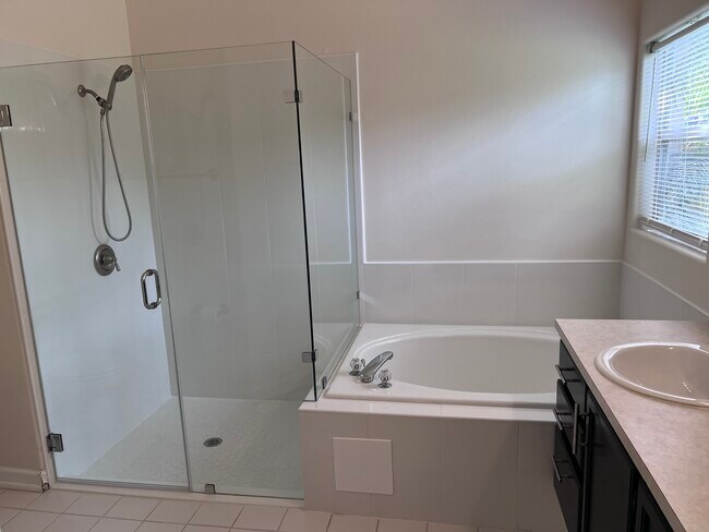 Building Photo - 345 Silver Pine Dr