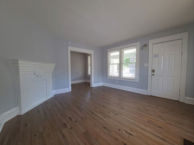 Building Photo - 2 Bed / 1 Bath for RENT in Lakeland's Hist...