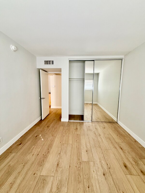 Building Photo - 808-812 Westmount Dr