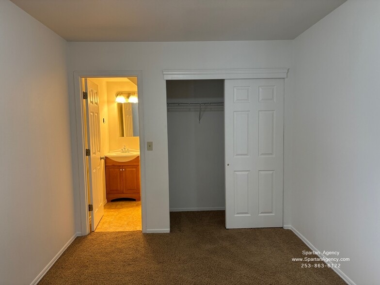 Building Photo - 1405 4th Ave NW