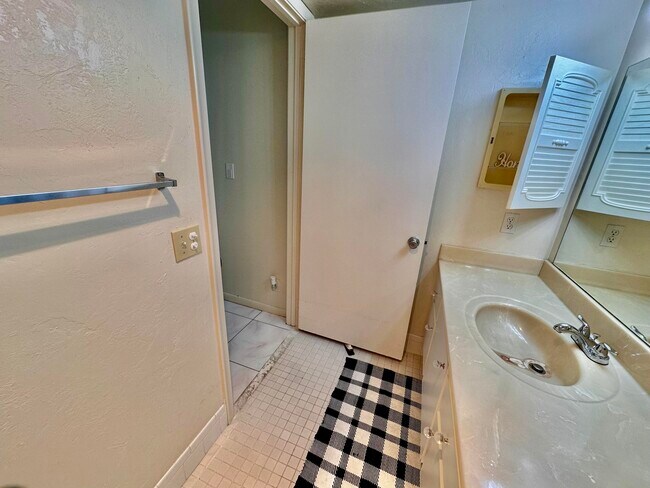 Building Photo - 1805 Eleuthera Point