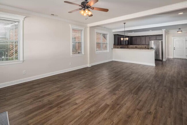 Building Photo - 925 Dearborn Ct