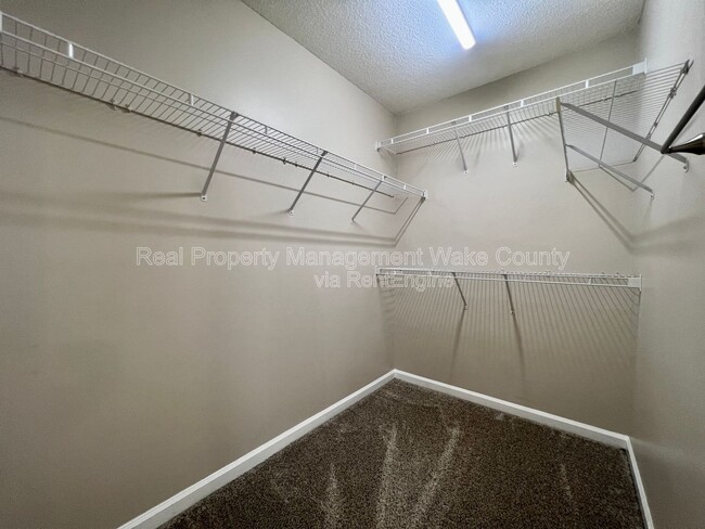 Building Photo - 213 Piney Woods Ln