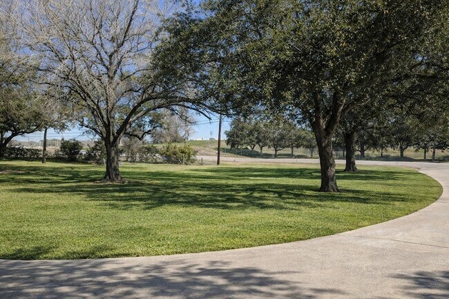 Building Photo - 5315 Bayway Dr