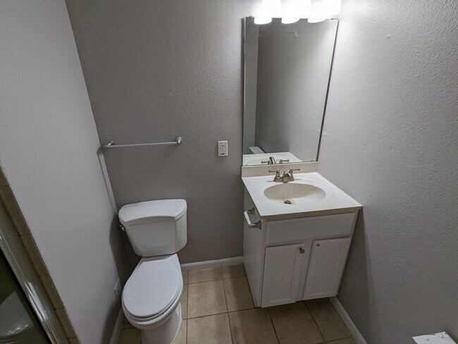 Building Photo - 1425 Willow Brook Cv