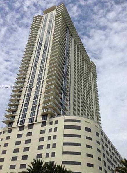 Building Photo - 16699 Collins Ave