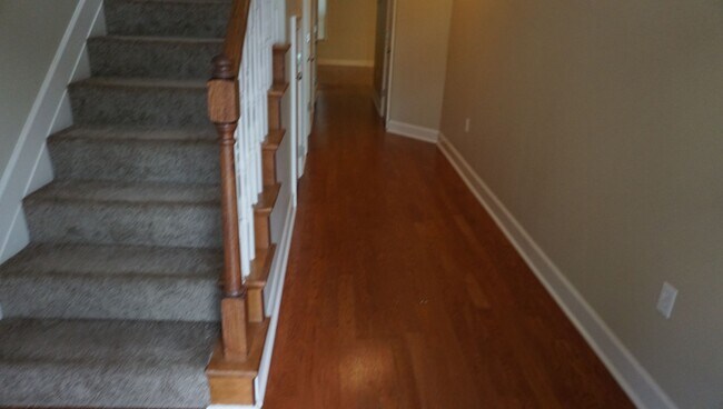 Building Photo - 3406FBarack