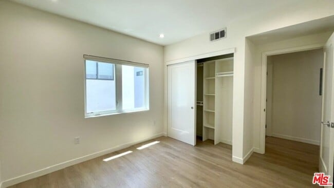 Building Photo - 5222 Satsuma Ave