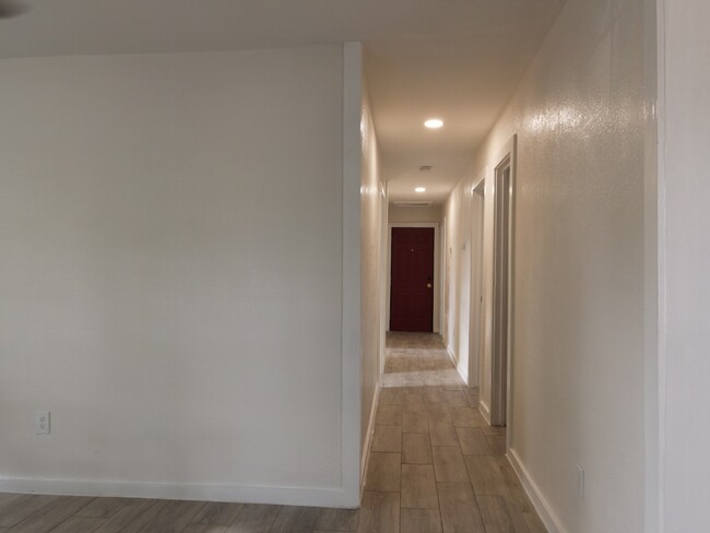 Building Photo - 2530 Halsey St