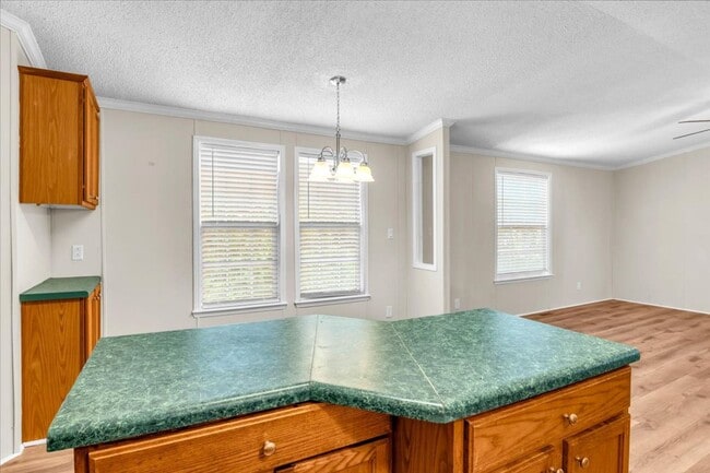 Building Photo - 2 Bedroom 2 Bathroom Home