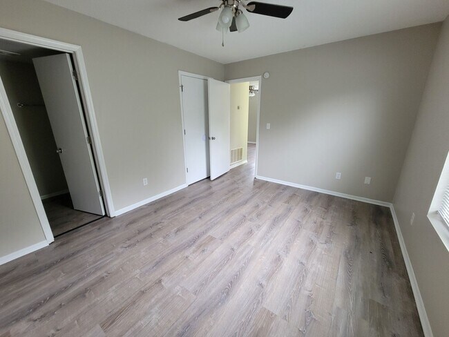 Building Photo - 630-632 W. Country Squire Ct.