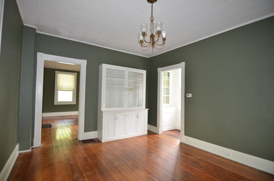 Building Photo - 1085 Church Ave