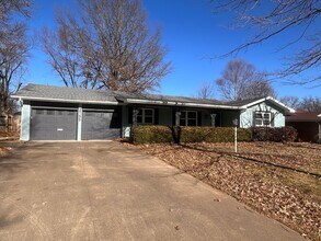 Building Photo - Perfect Balance