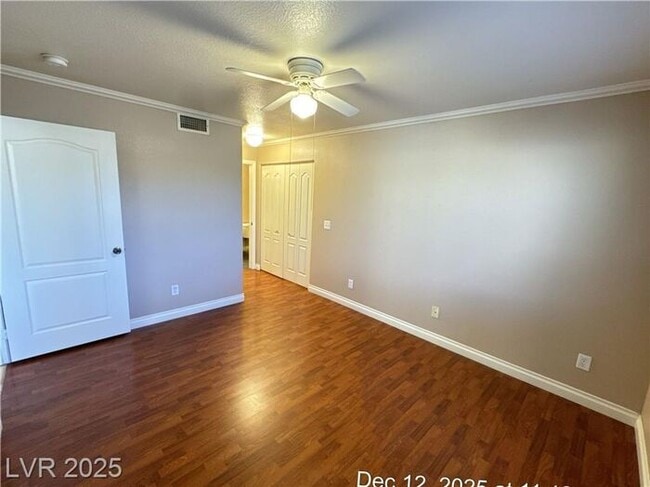 Building Photo - COZY 1ST FLOOR UNIT TUCKED AWAY IN THE OLD HENDERSON AREA!!