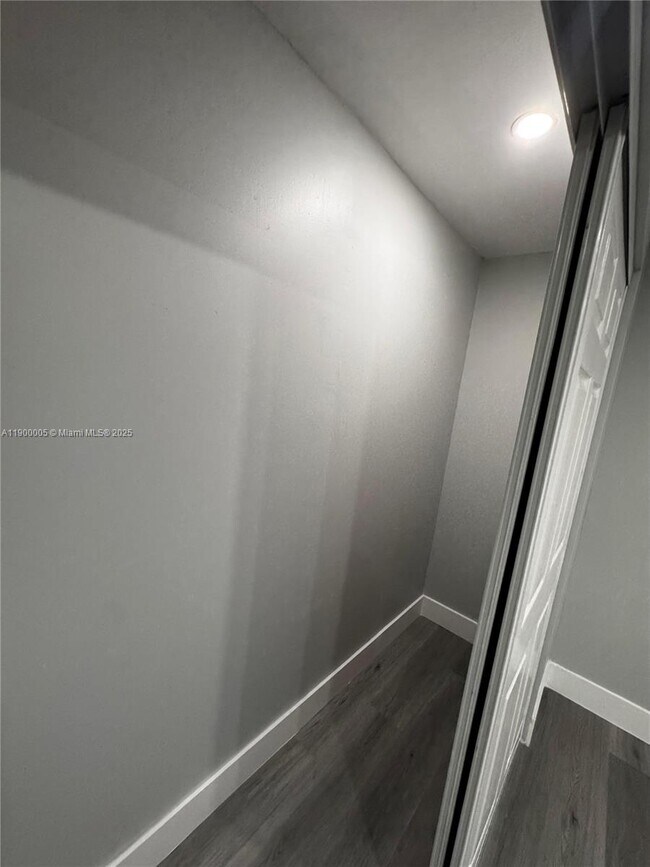 Building Photo - 3033 NW 32nd St