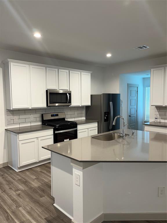 Building Photo - 910 Dairy Pr Dr