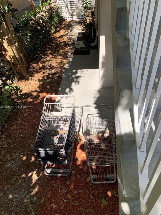 Building Photo - 130 Mendoza Ave