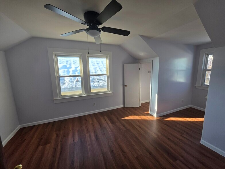 Building Photo - 19 Lakeview Ave