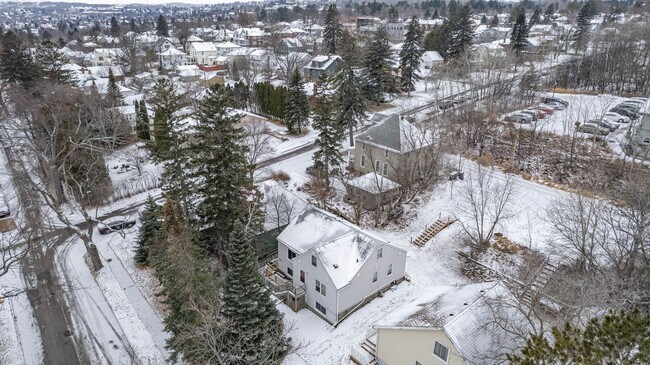 Building Photo - Duluth MN 5-Bedroom - 2-Bath Single Family