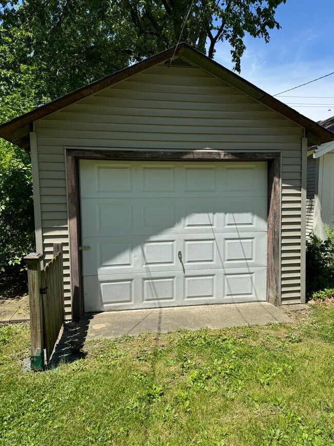 Building Photo - 4034 Buell Dr