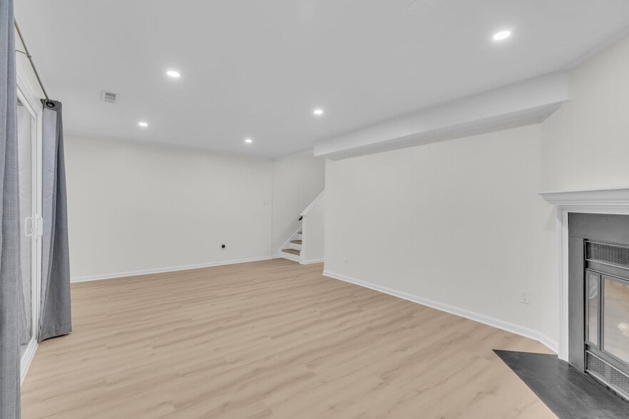 Building Photo - 5338 Anchor Ct