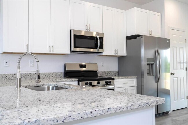 Building Photo - 875 Colville Dr