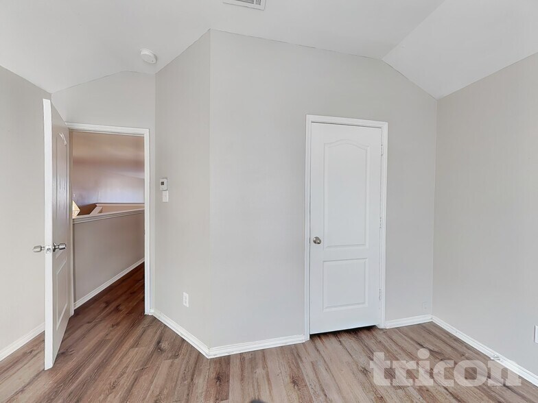 Building Photo - 5824 Somerton Dr