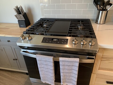 Building Photo - 3228 Broadway