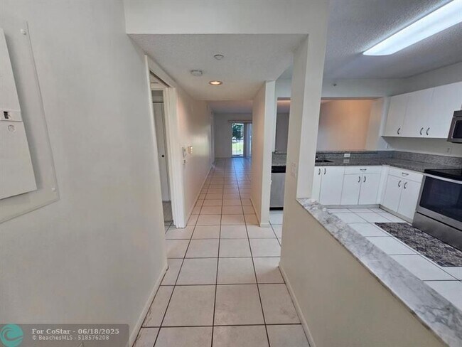 Building Photo - 9537 Weldon Cir