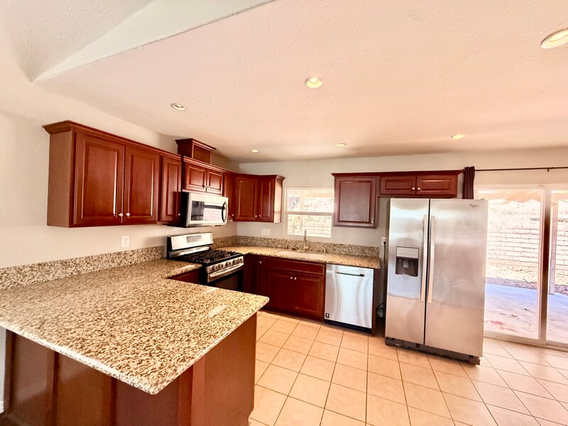 Building Photo - 932 Blossom Hill Dr