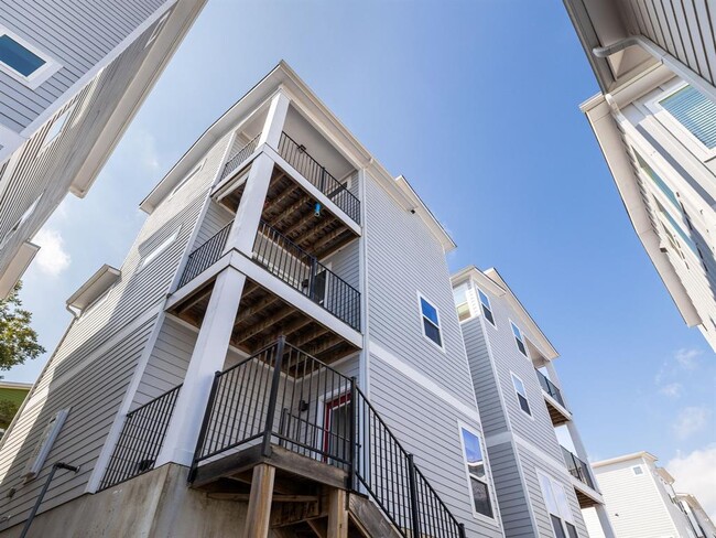 Building Photo - 2020 Sager Dr