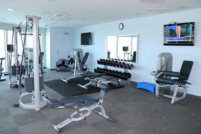 Building Photo - Unfurnished Downtown Hi-Rise Loft near the...