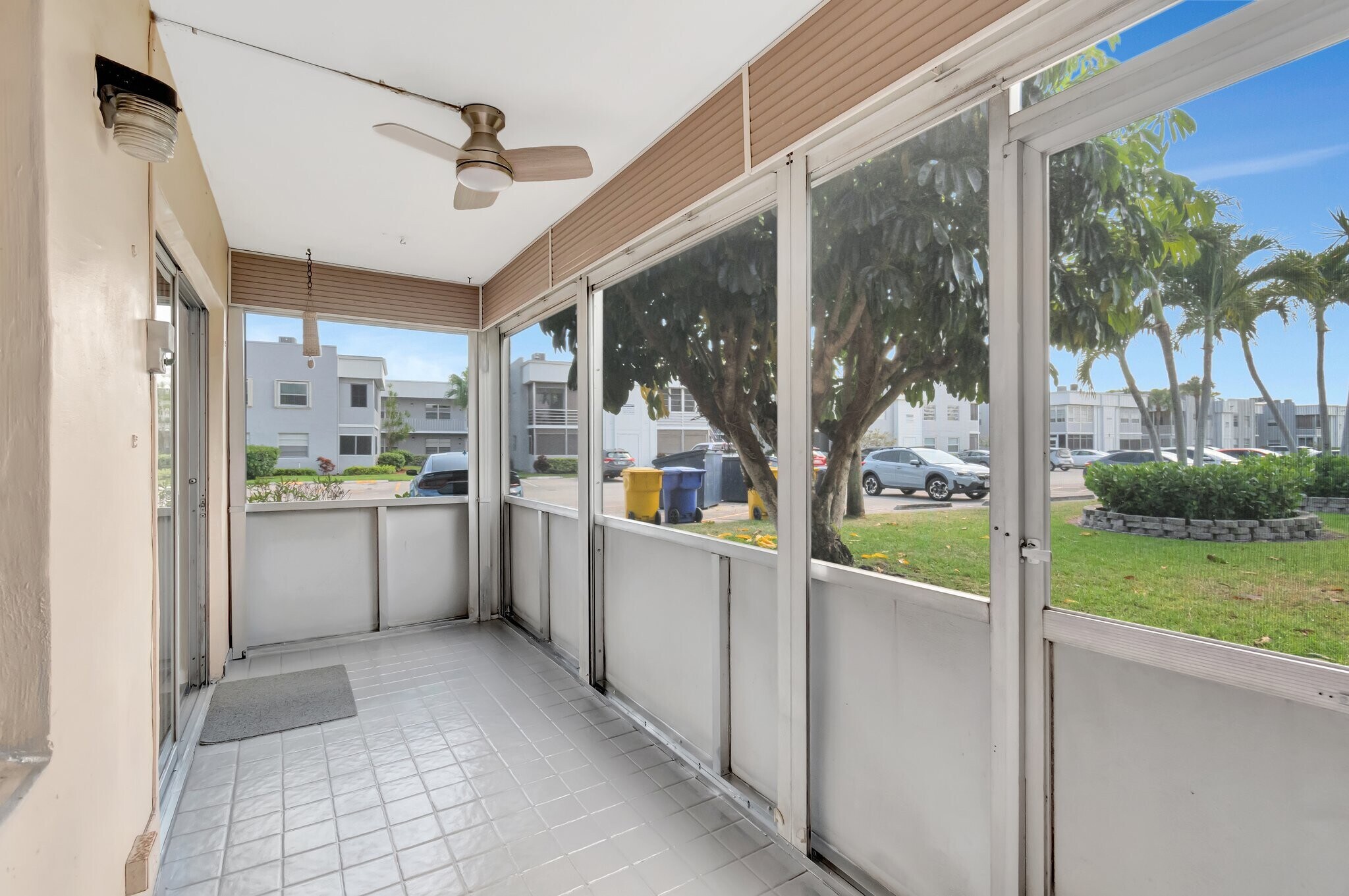 Building Photo - 481 Burgundy P