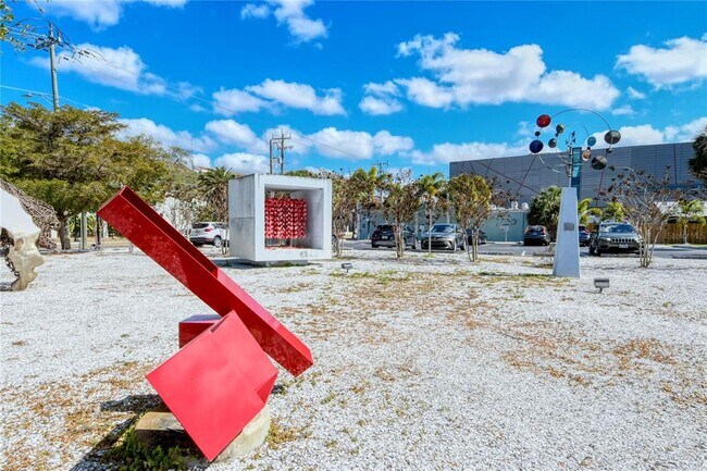 Building Photo - 1709 N Tamiami Trl