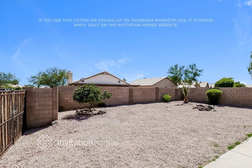 Building Photo - 15901 W Elm St