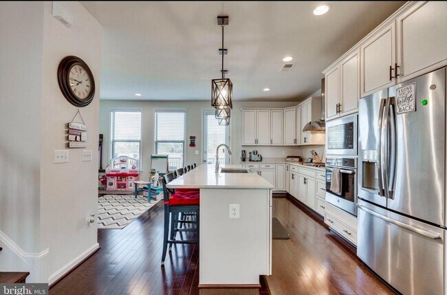Building Photo - 42440 Dogwood Glen Square