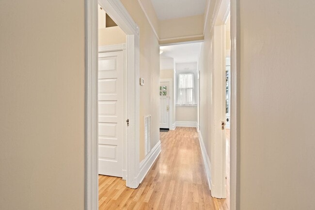 Building Photo - 2 Bed, 1 Bath Noe Valley Flat w Office + G...