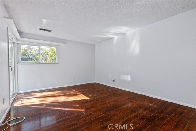 Building Photo - 668 Patricia Dr