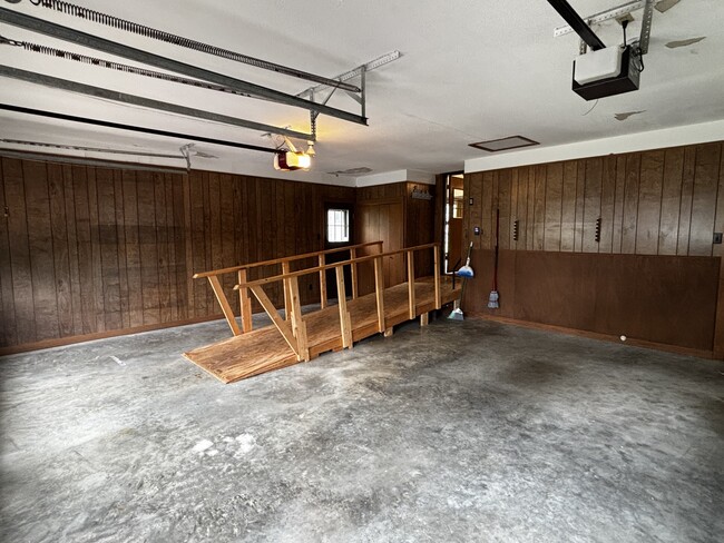 Building Photo - 307 N 5th St